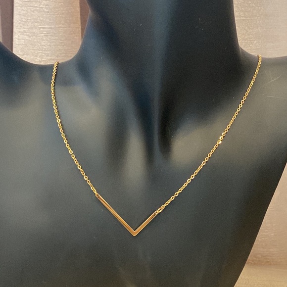 SAVVY CIE JEWELS 14K Gold Plated Initial Necklace (1in) – Letter L - Picture 7 of 8